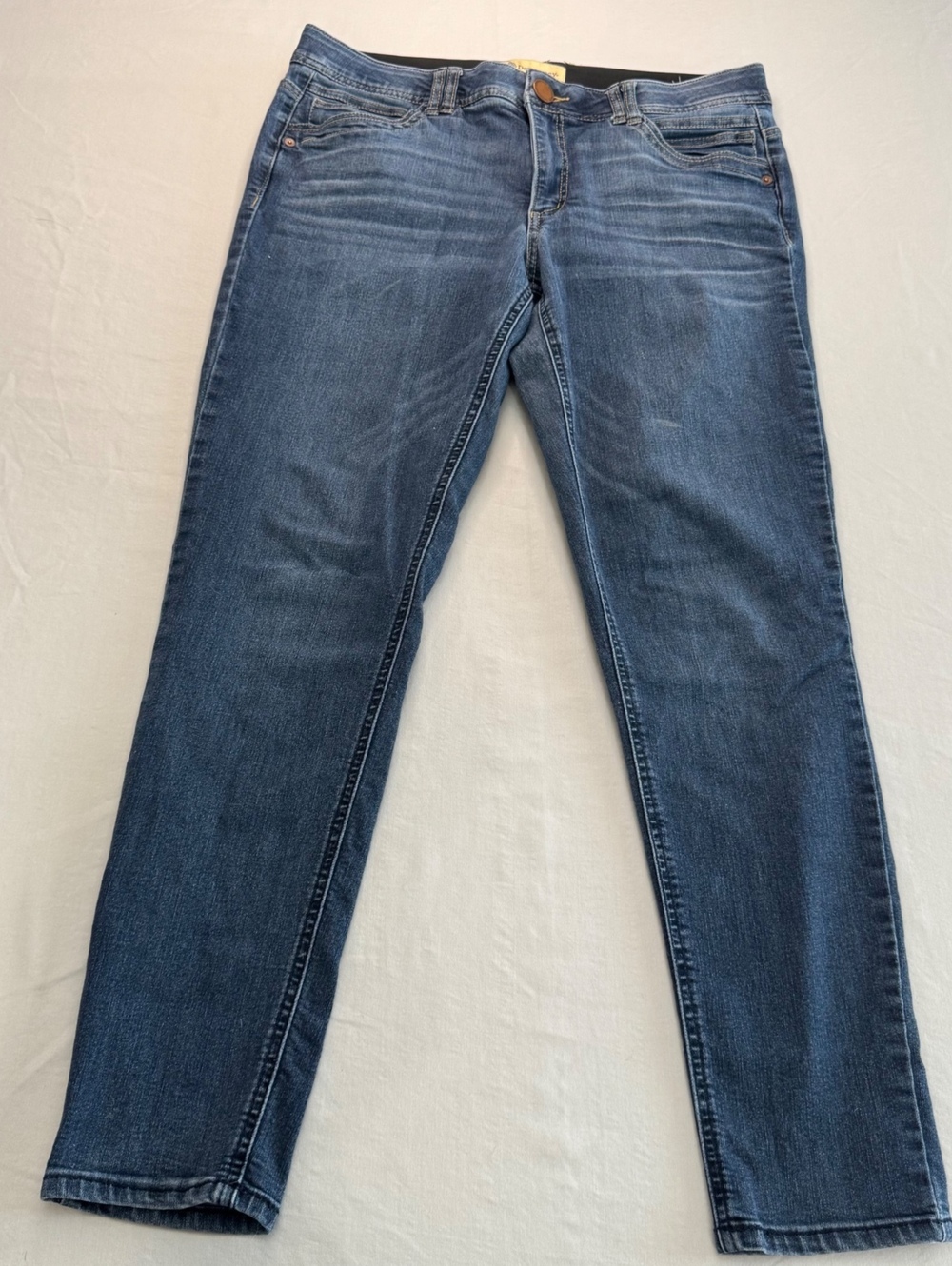 Democracy Women’s Size 12 AB Technology Straight Leg Jeans Medium Wash Stretch